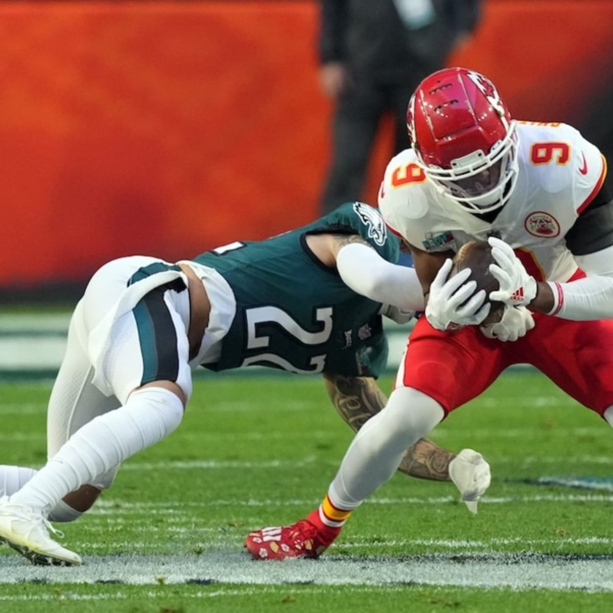 Chiefs' JuJu Smith-Schuster Asked About Controversial Holding Call in Super  Bowl