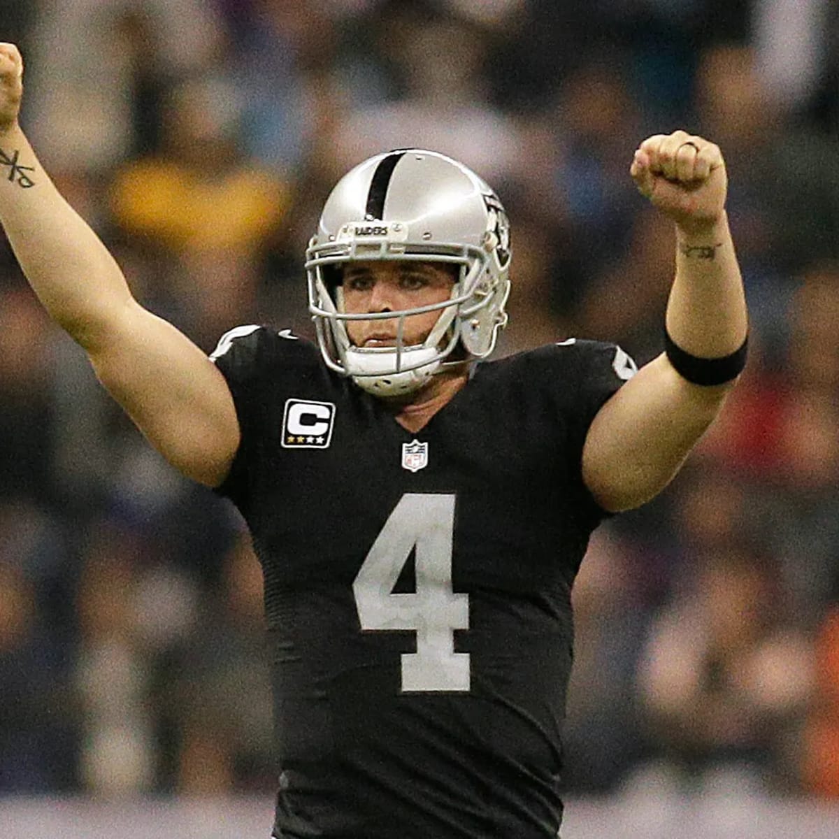 Raiders bench Derek Carr, Commanders switch to Carson Wentz