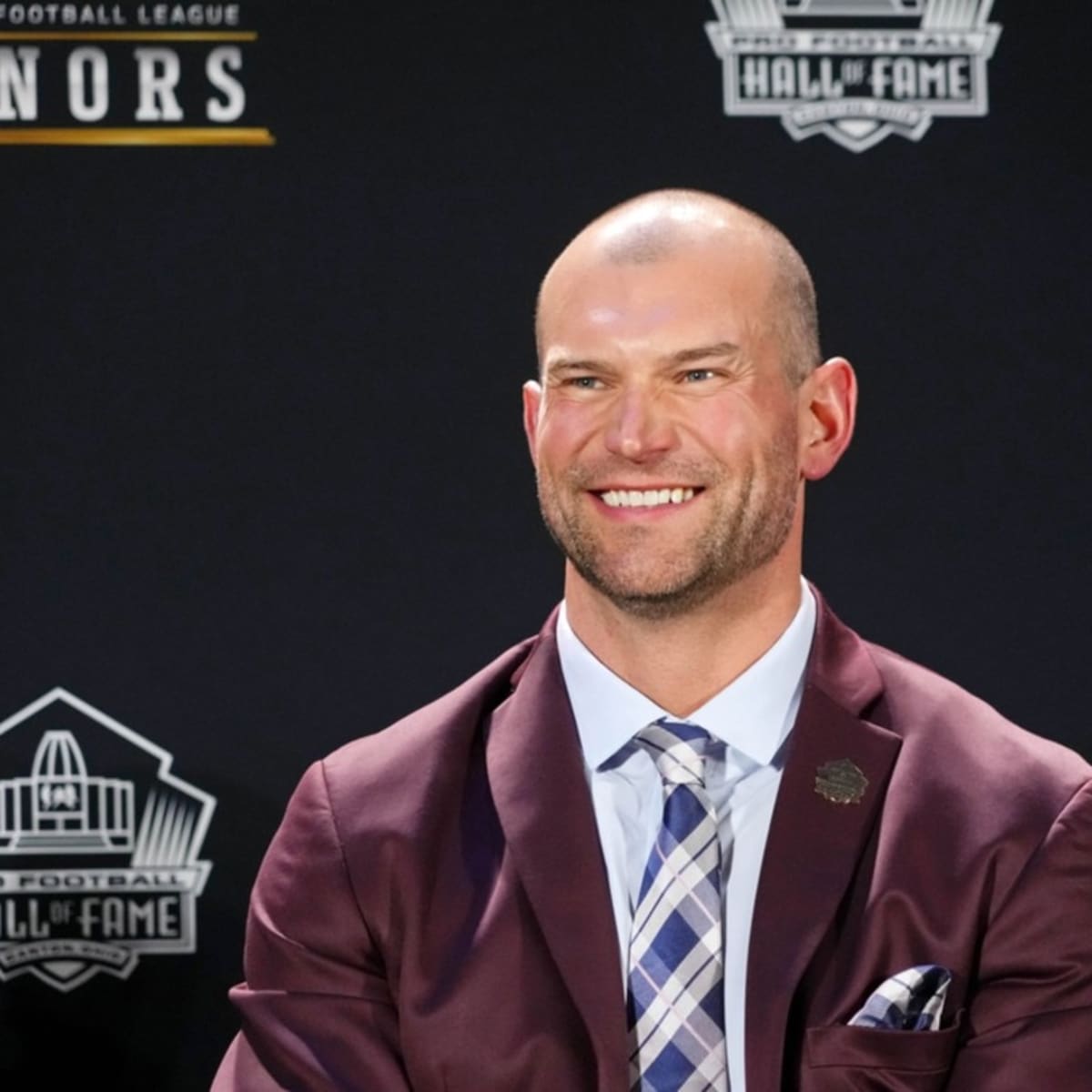 Browns news: Legend Joe Thomas gets his HOF jacket, Nick Chubb's contract  and more - Dawgs By Nature