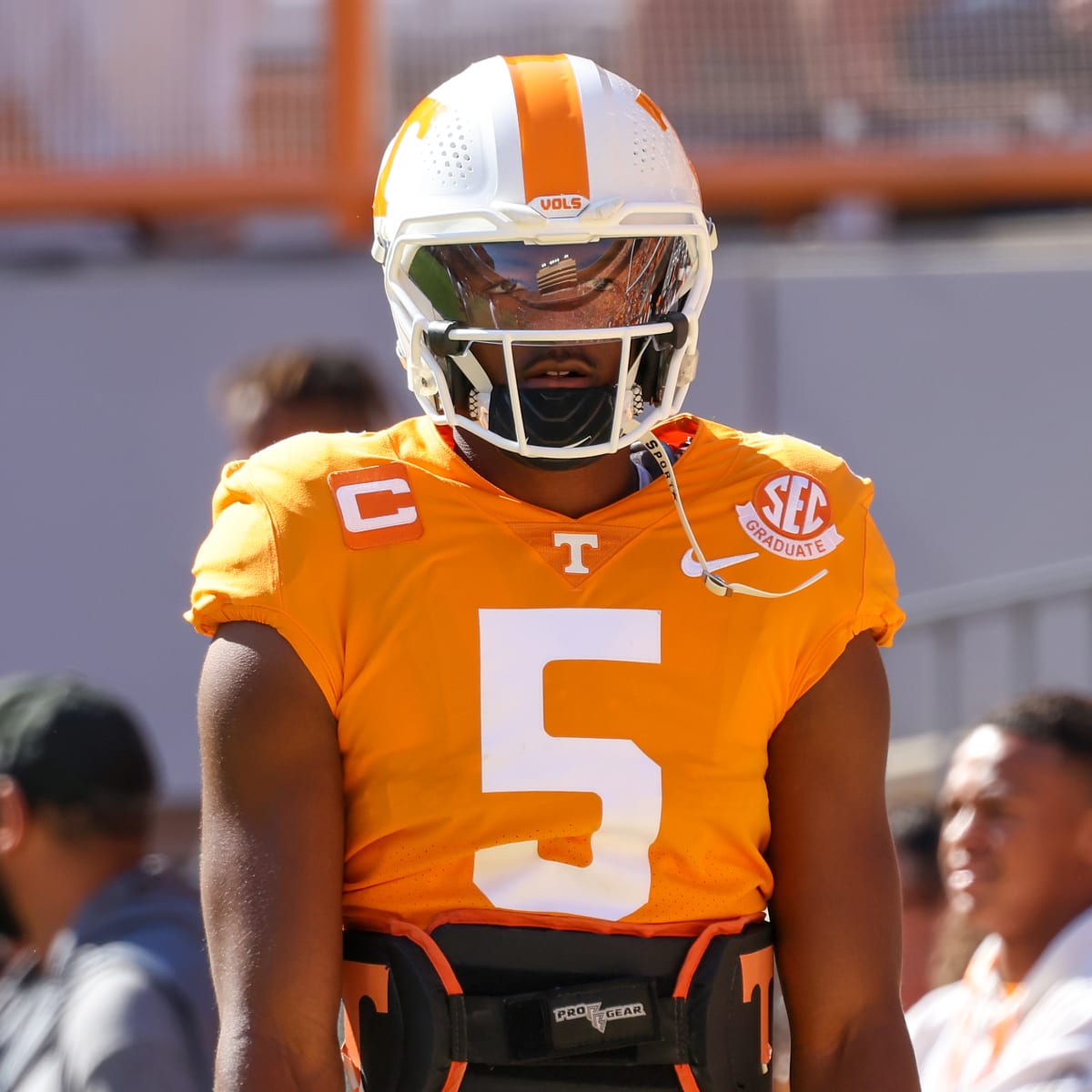 Tennessee's Hendon Hooker leaves South Carolina game with torn ACL