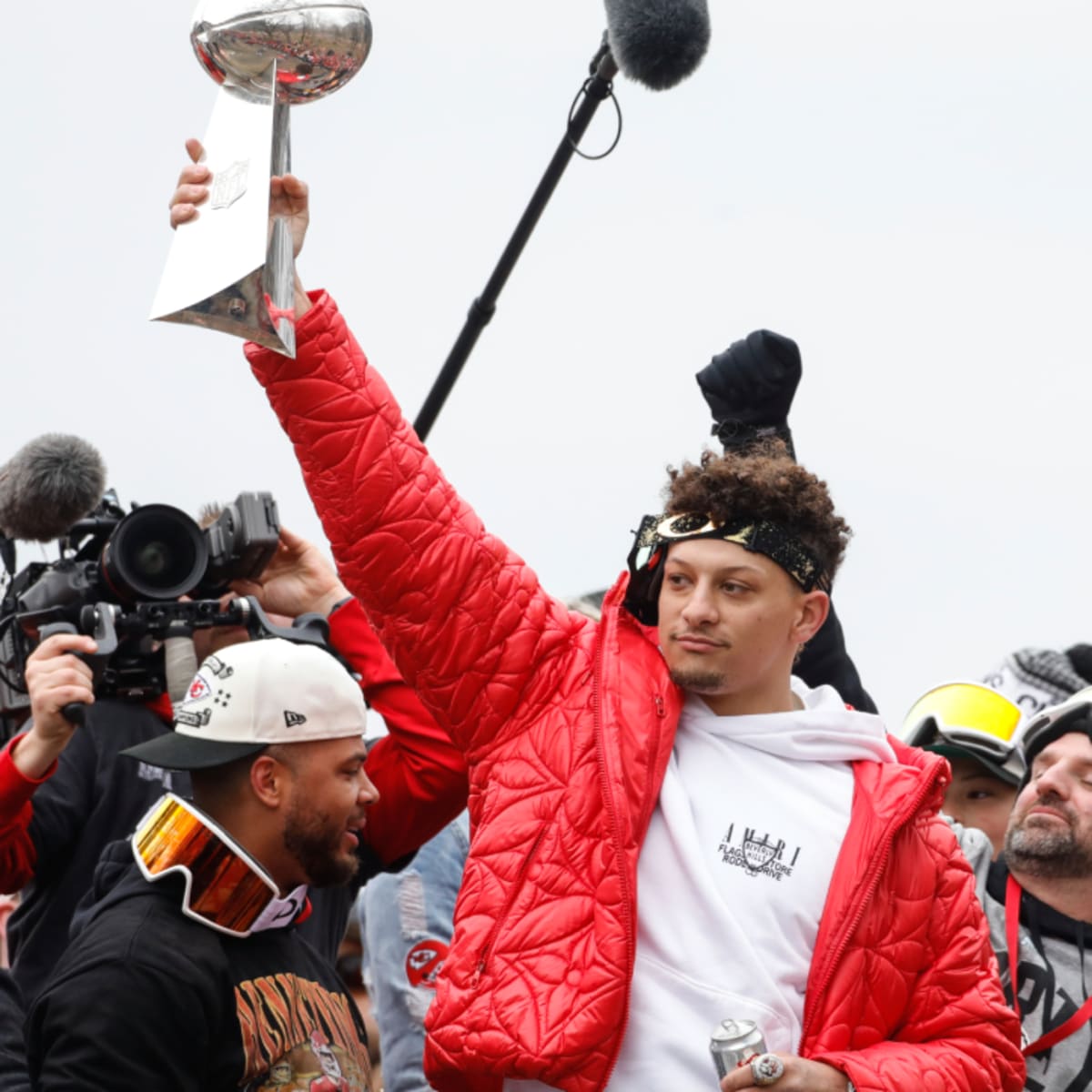 Chiefs Super Bowl parade 2023 takeaways: Patrick Mahomes leaves Lombardi  Trophy with Kansas City fan 