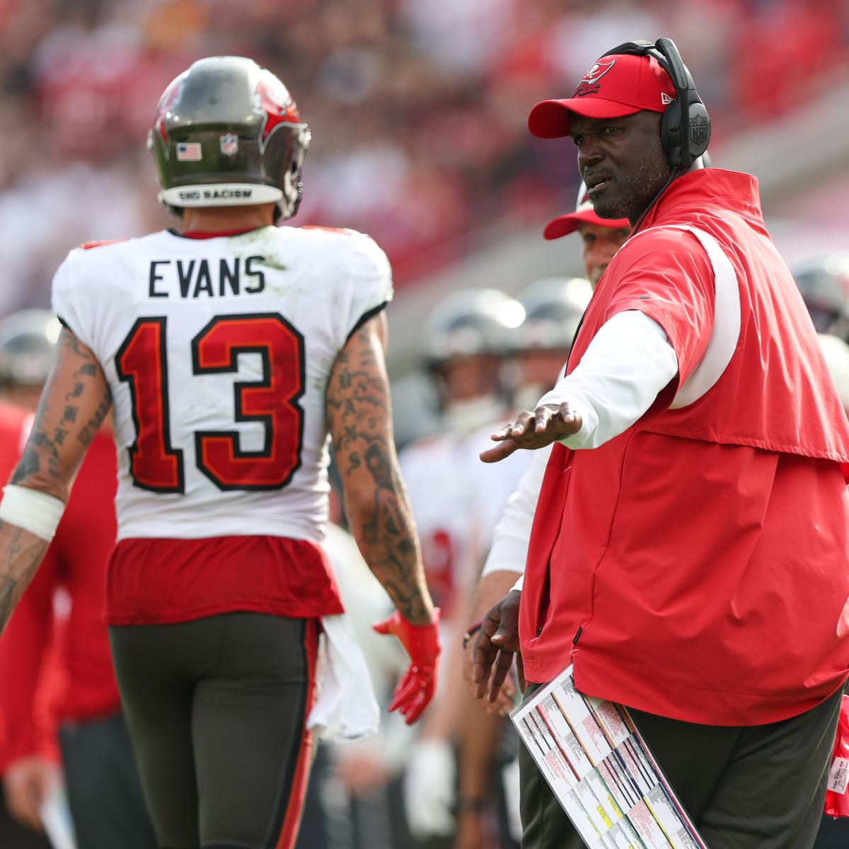 NFL - BUCCANEERS MIKE EVANS GAME ISSUED NFC PRO