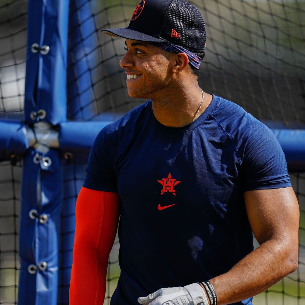 Jeremy Peña goes viral for jacked arms at Spring Training