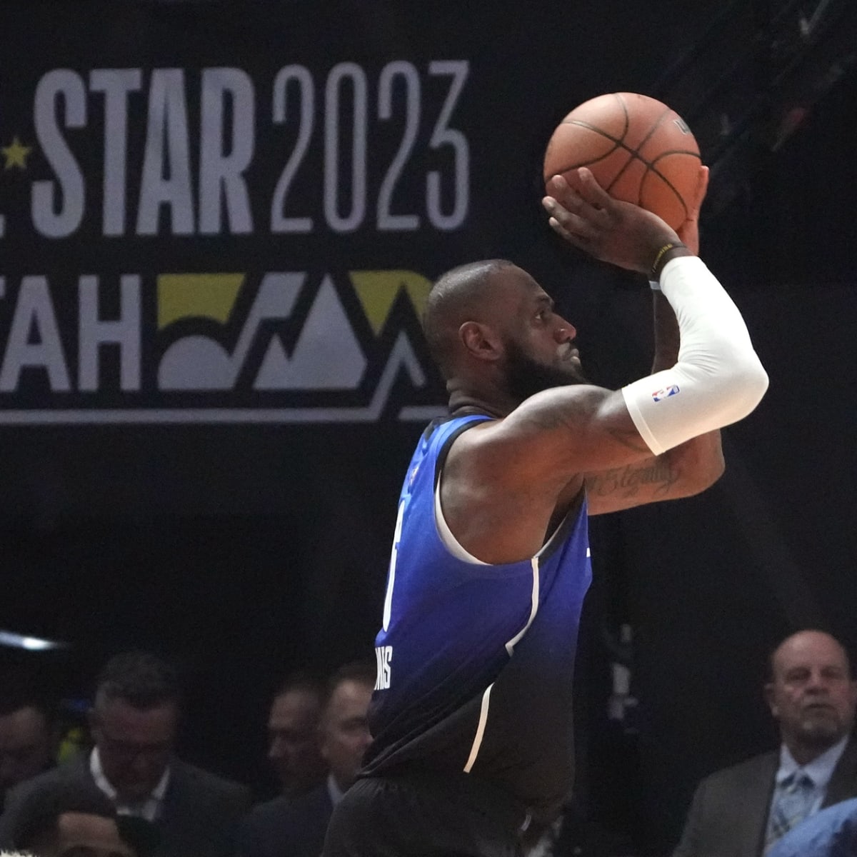 VIDEO: LeBron James Appeared To Get Injured During NBA All-Star Game On  This Play - Fastbreak on FanNation