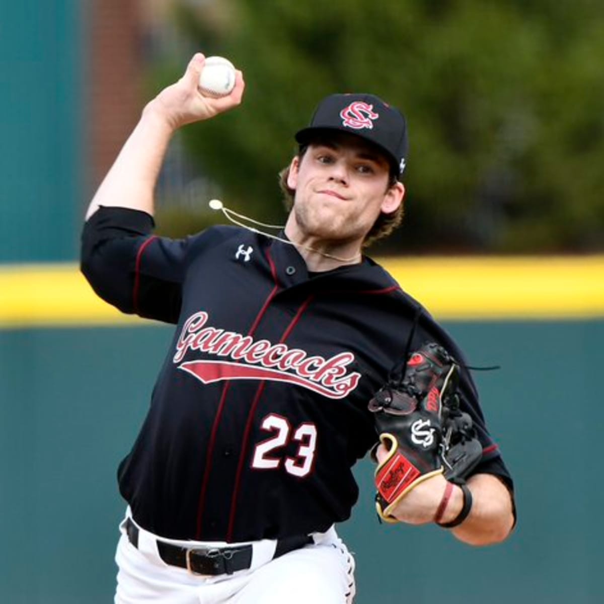 Bishop England's Brooks warms up for MLB draft by throwing for favorite  team, South Carolina