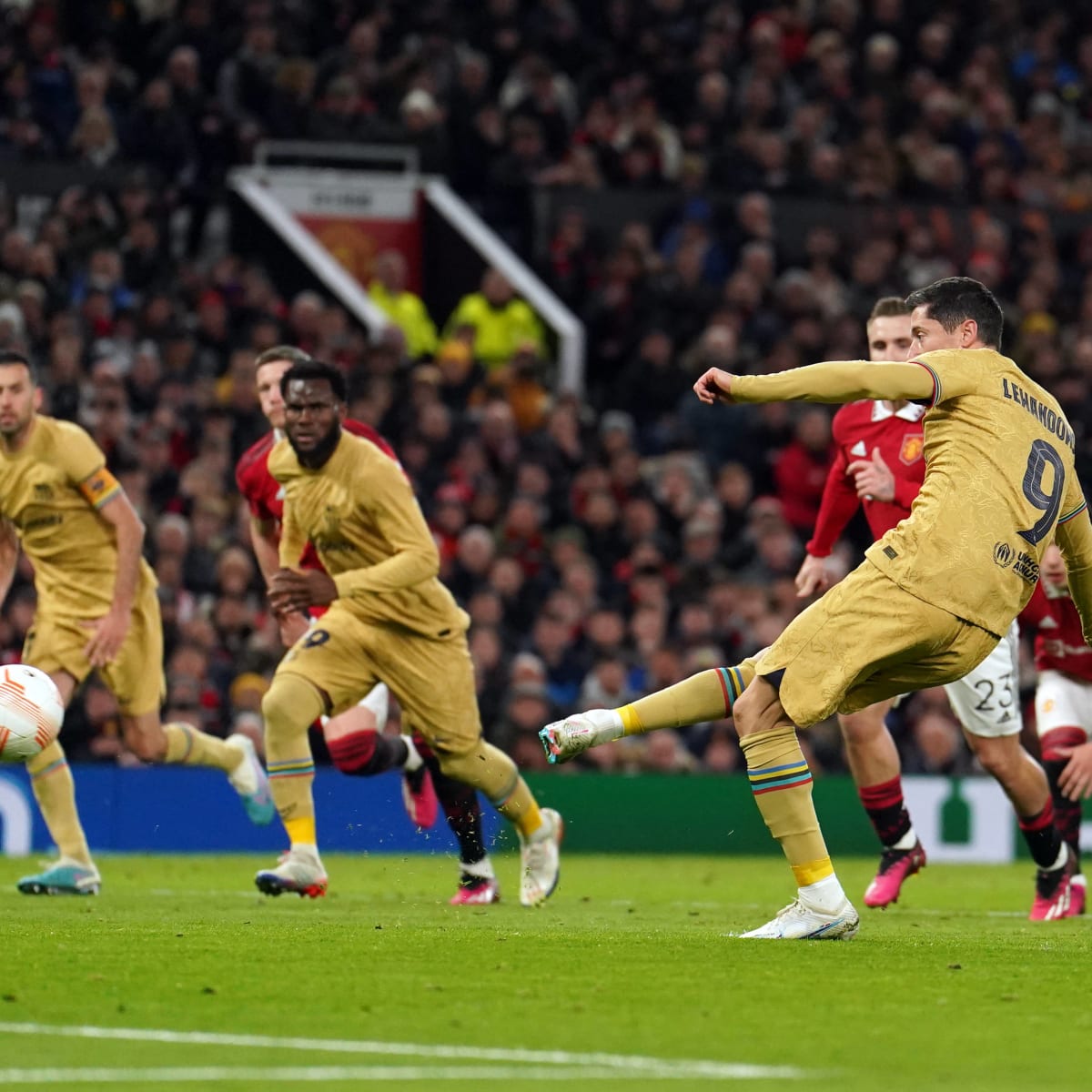 PSG vs Manchester United: Bruno Fernandes scores penalty after