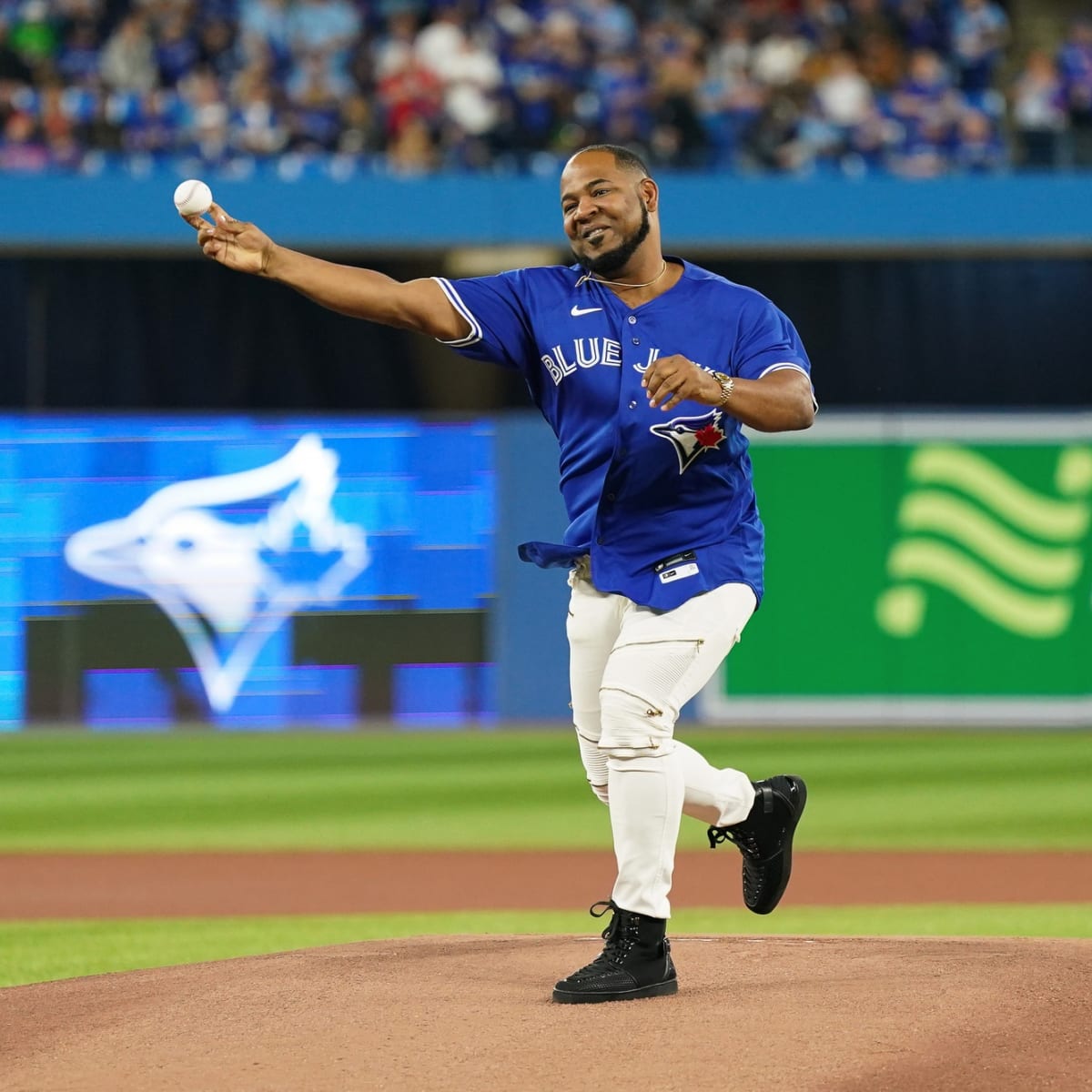 Edwin Encarnacion: Toronto Blue Jays fans fired up to see team legend Edwin  Encarnacion at Spring Training as guest instructor: Stoked to see Eddie  Love this man