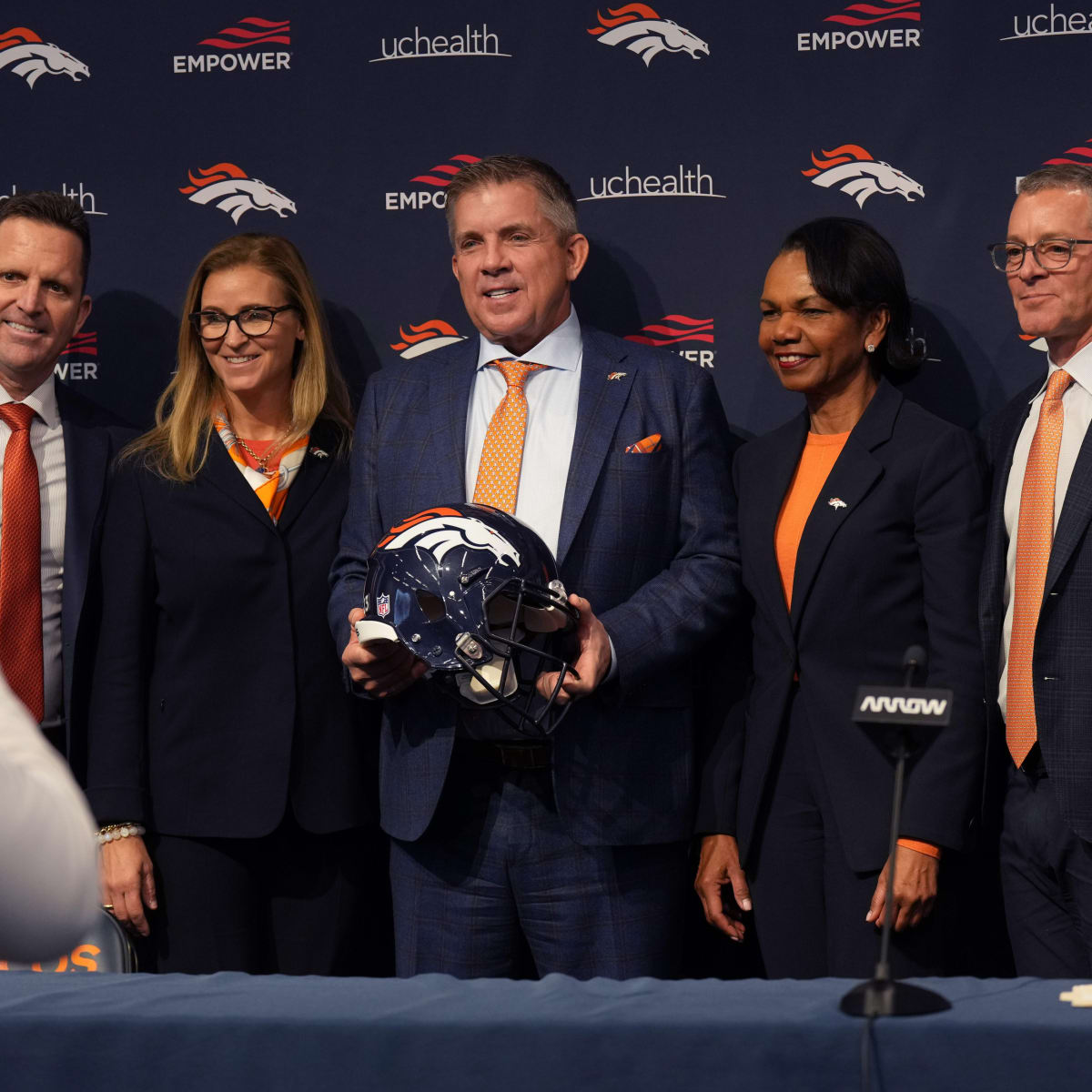 Broncos continue spending spree, agree to 2-year, $7.5 million