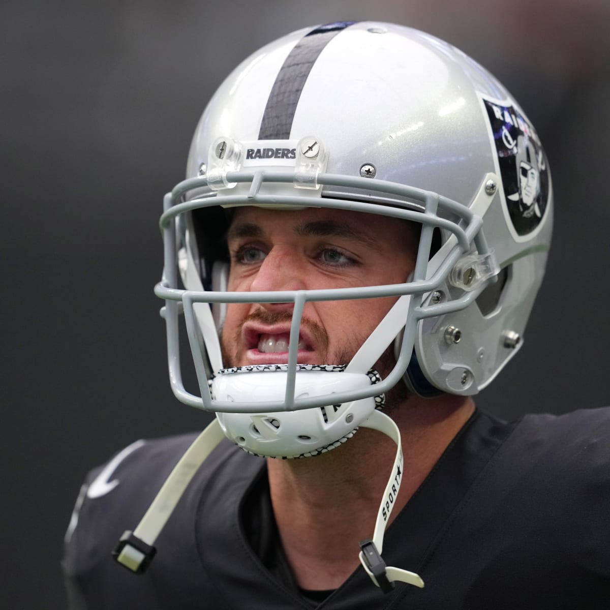 Report: Derek Carr expected to draw interest from Panthers