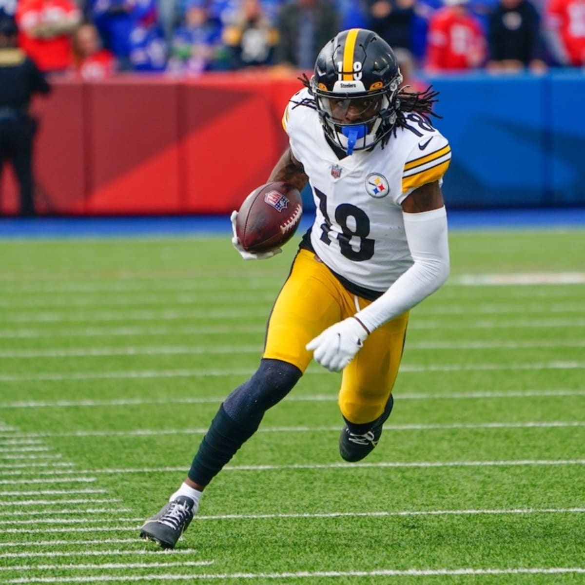 Pittsburgh Steelers wide receiver Diontae Johnson (18) in action against  Philadelphia Eagles during an NFL football game, Sunday, Oct. 30, 2022, in  Philadelphia. (AP Photo/Rich Schultz Stock Photo - Alamy