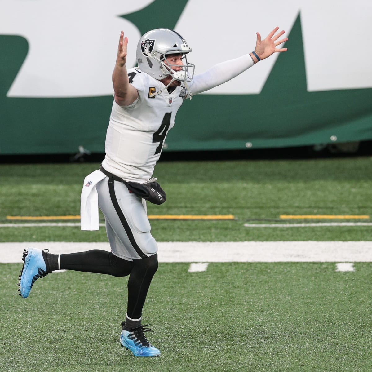 Saints Sign Derek Carr, Affecting Jets' Quest to Find Veteran