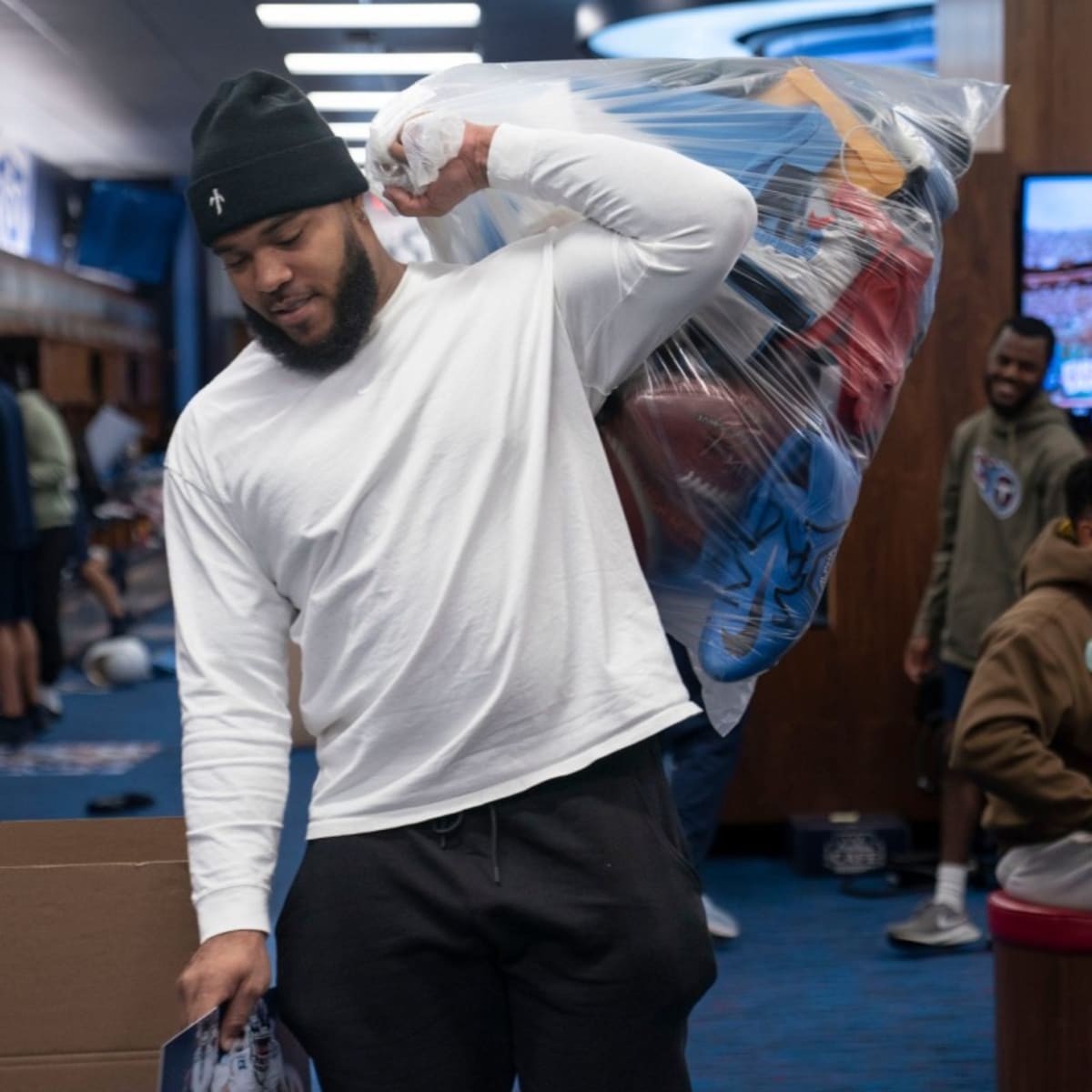 Titans DL Jeffery Simmons (@GrindSimmons94) introduced to