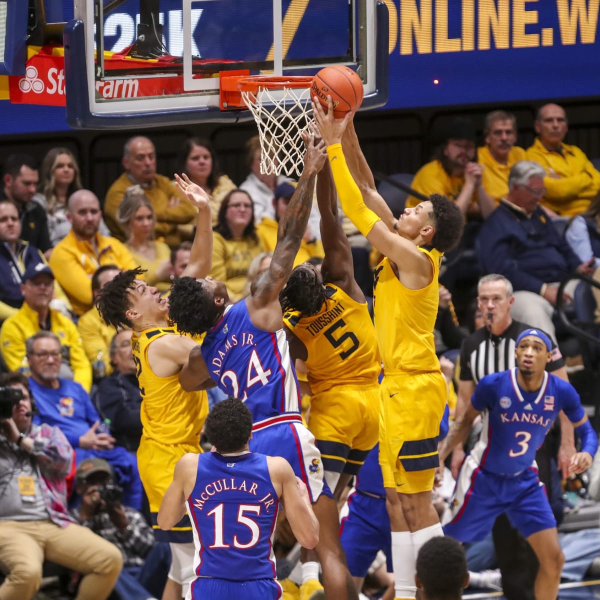 No.3 Kansas Jayhawks Win 88-59 against Stony Brook Seawolves