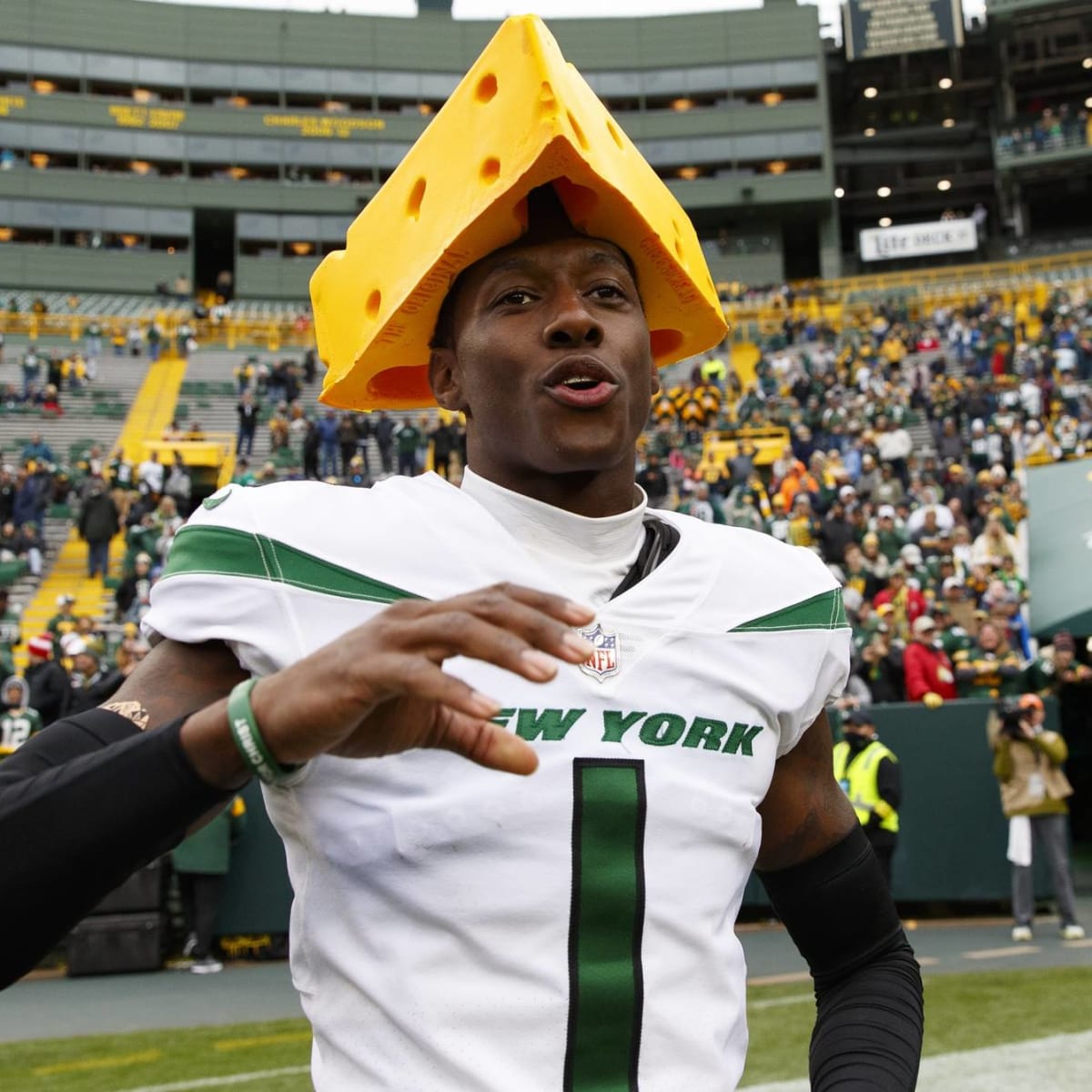 Sauce Gardner Burns Cheesehead as Aaron Rodgers Jets Recruitment