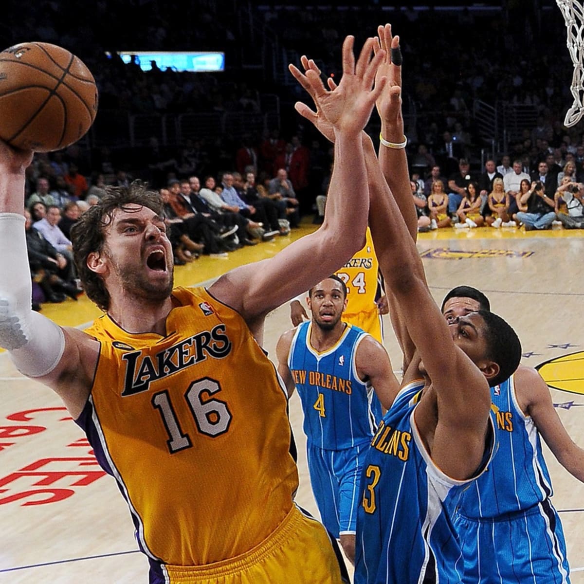 Lakers News: Anthony Davis Told Pau Gasol He Wants His Jersey