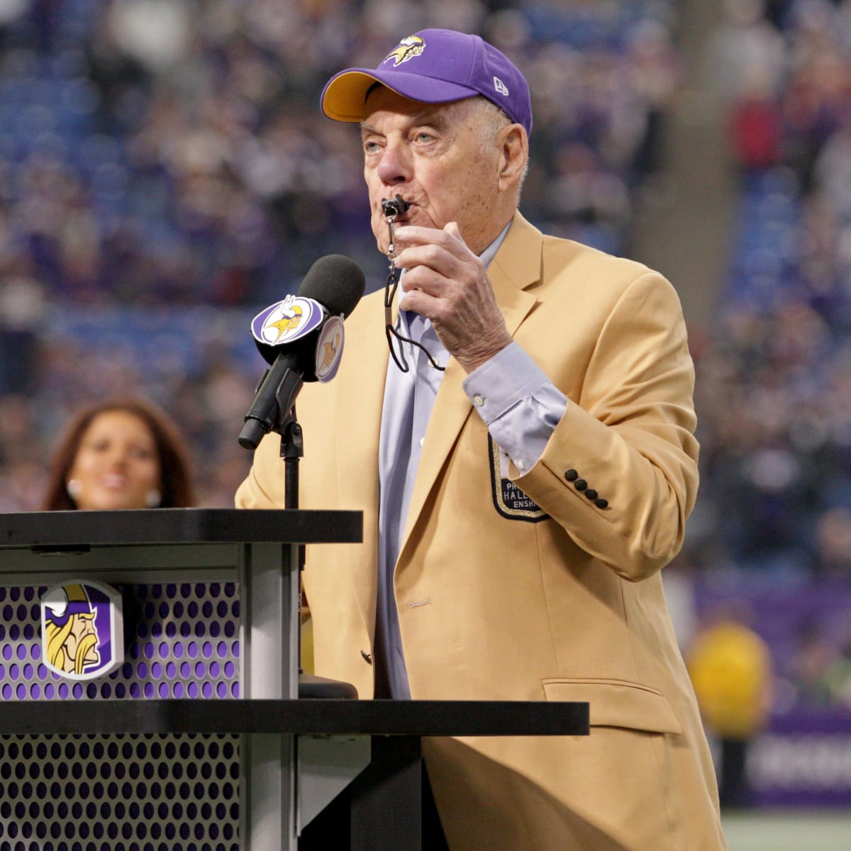 Bud Grant, stoic coach of powerful Vikings teams, dies at 95