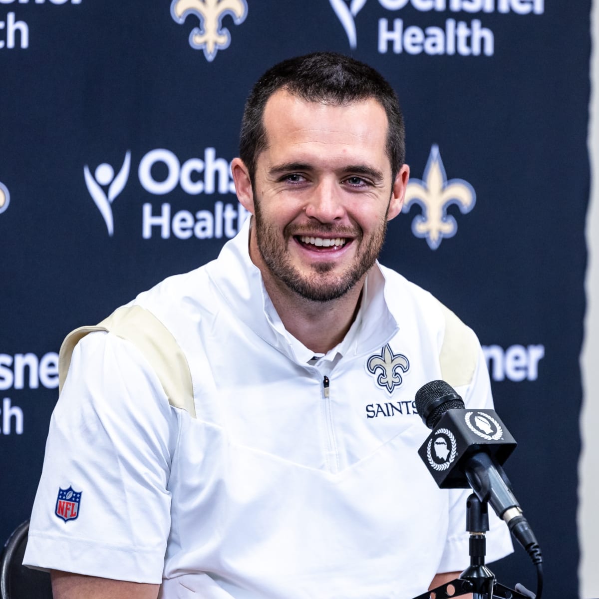 Saints: Photo of Derek Carr looking jacked led to many jokes