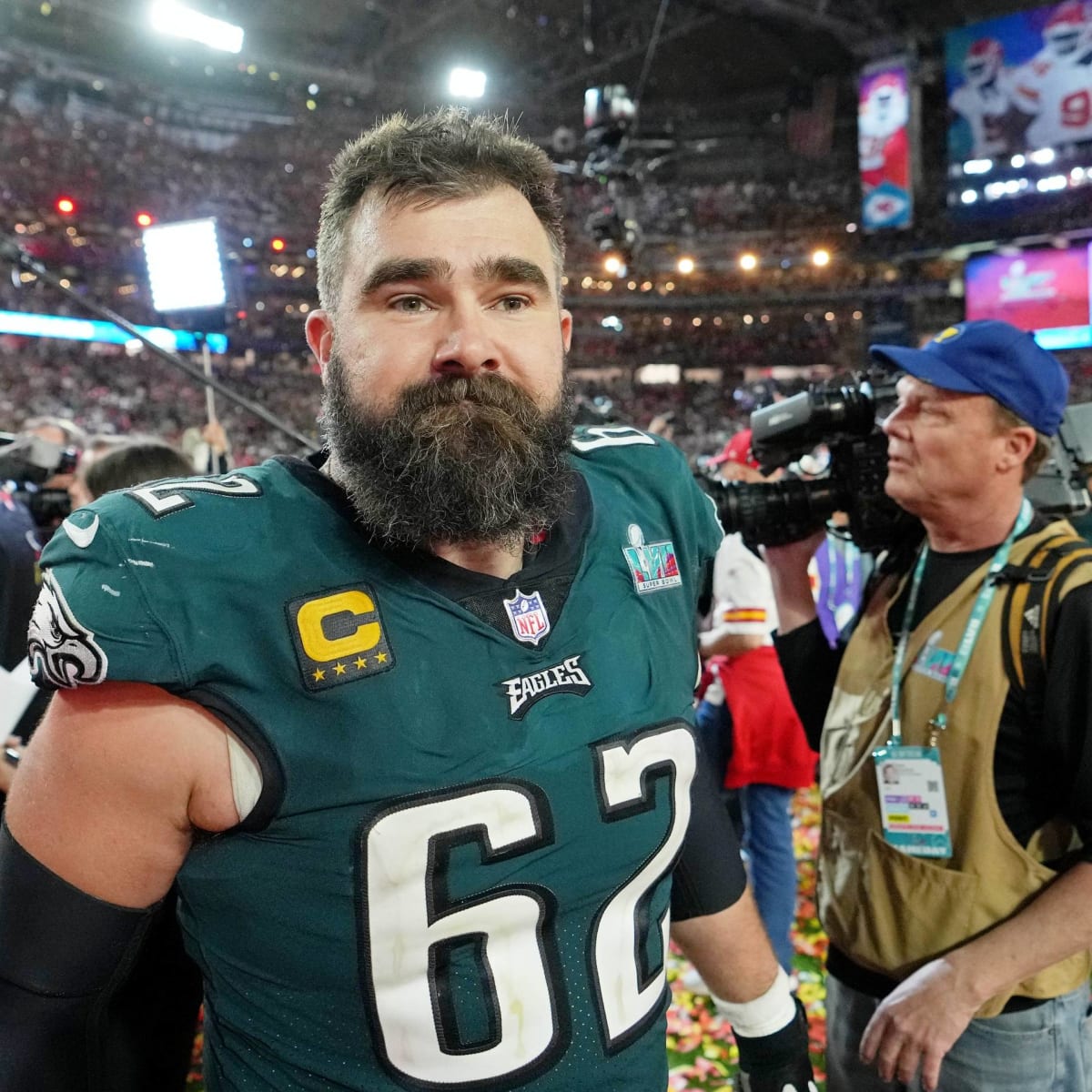 Eagles center Jason Kelce announces decision on playing next year