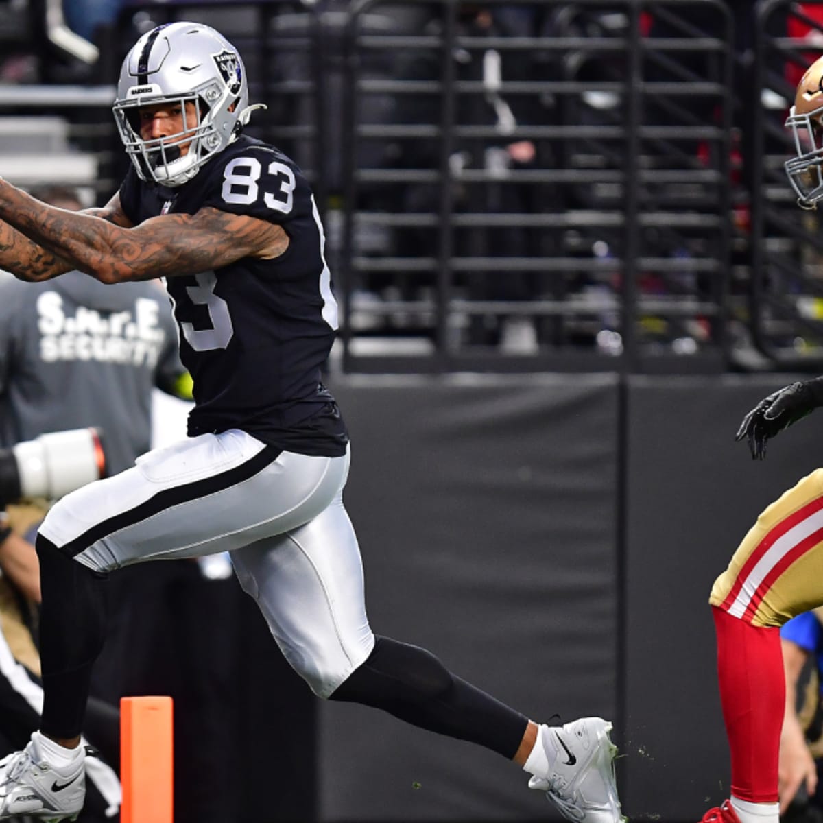 Report: New York Giants finalizing trade to add Las Vegas Raiders TE Darren  Waller - On3