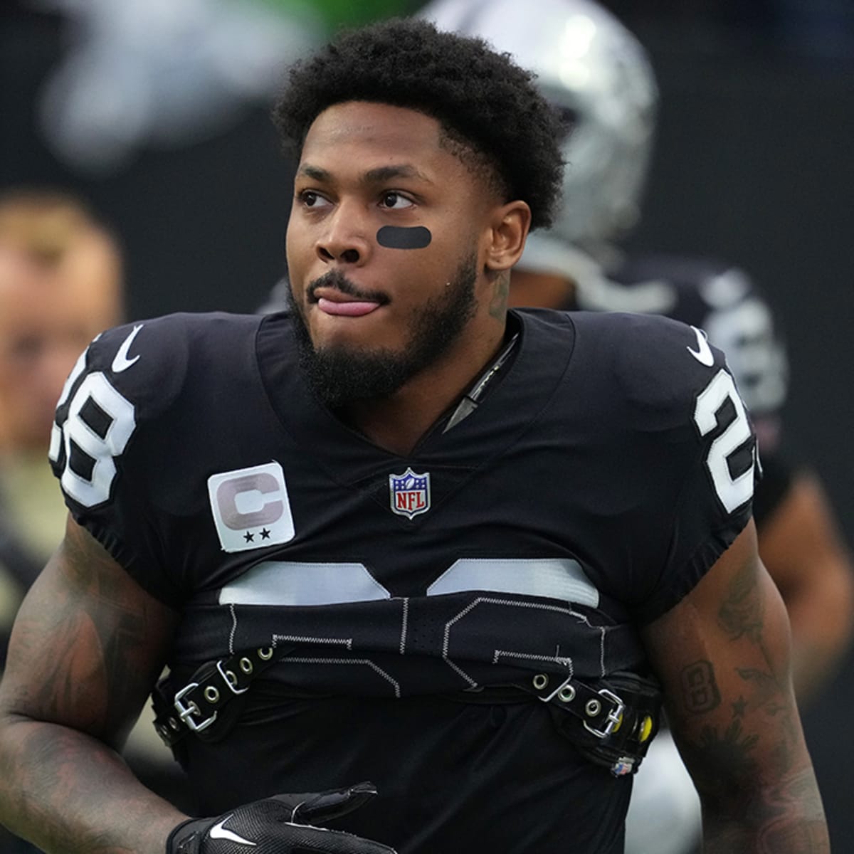 Insider Shares Insight on Raiders' Decision to Trade Darren Waller