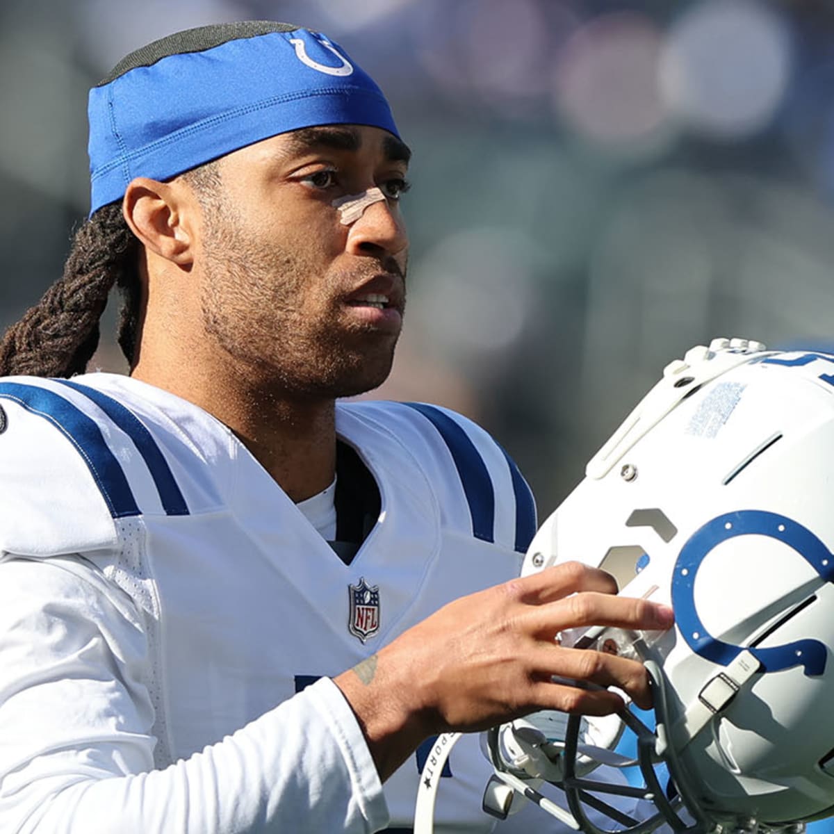 Cowboys acquiring former All-Pro CB Stephon Gilmore from Colts in trade; LB  Leighton Vander Esch returning on 2-year deal