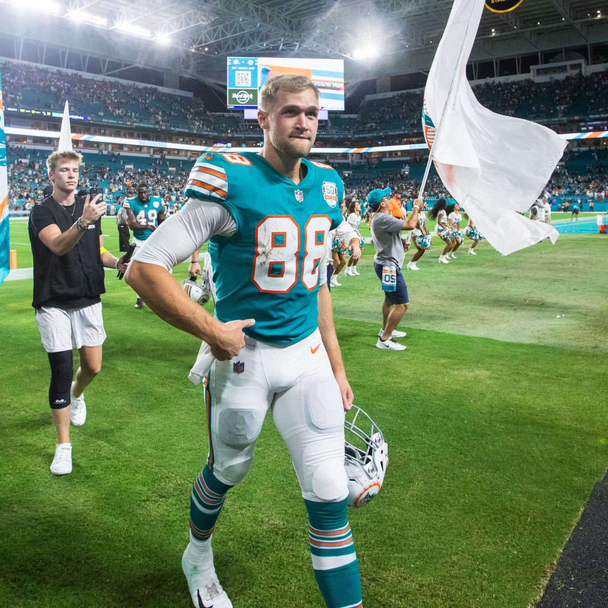 How free agency signing Mike Gesicki fits into Patriots tight end