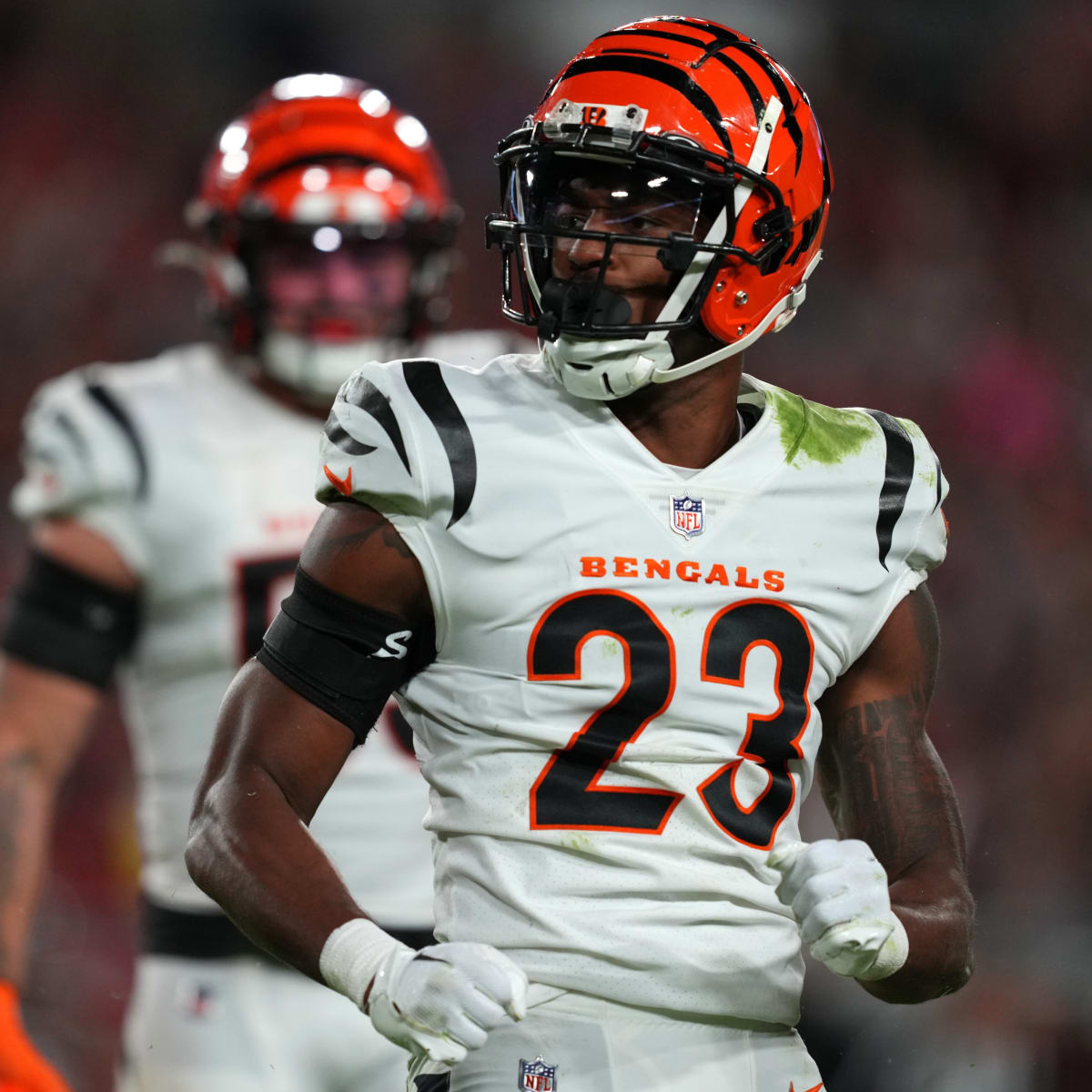 Ex-Bengal Alexander drops INT, prolonging the Bengals' scoring drive