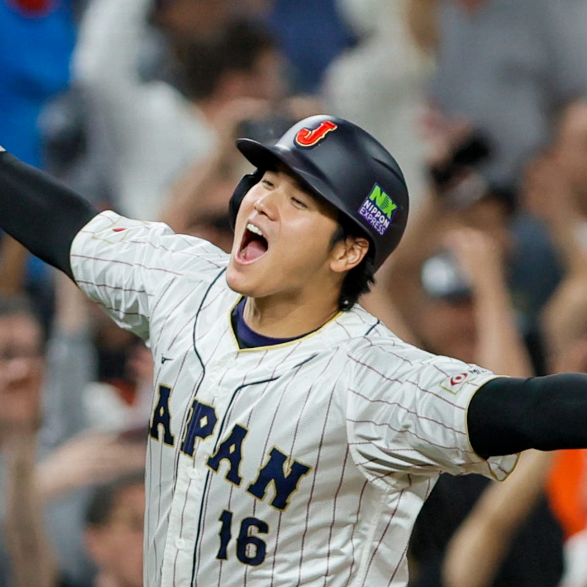 Japanese Yankees fans make pitch for Shohei Ohtani, who could be