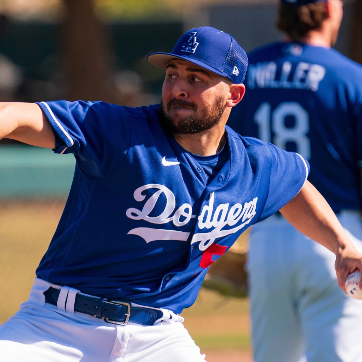 Fitter Victor Gonzalez fits in nicely in Dodgers' bullpen - Los Angeles  Times