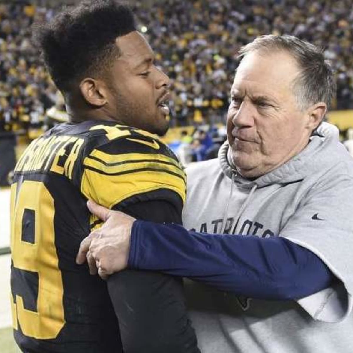 JuJu Smith-Schuster surprises customer by signing jersey at store