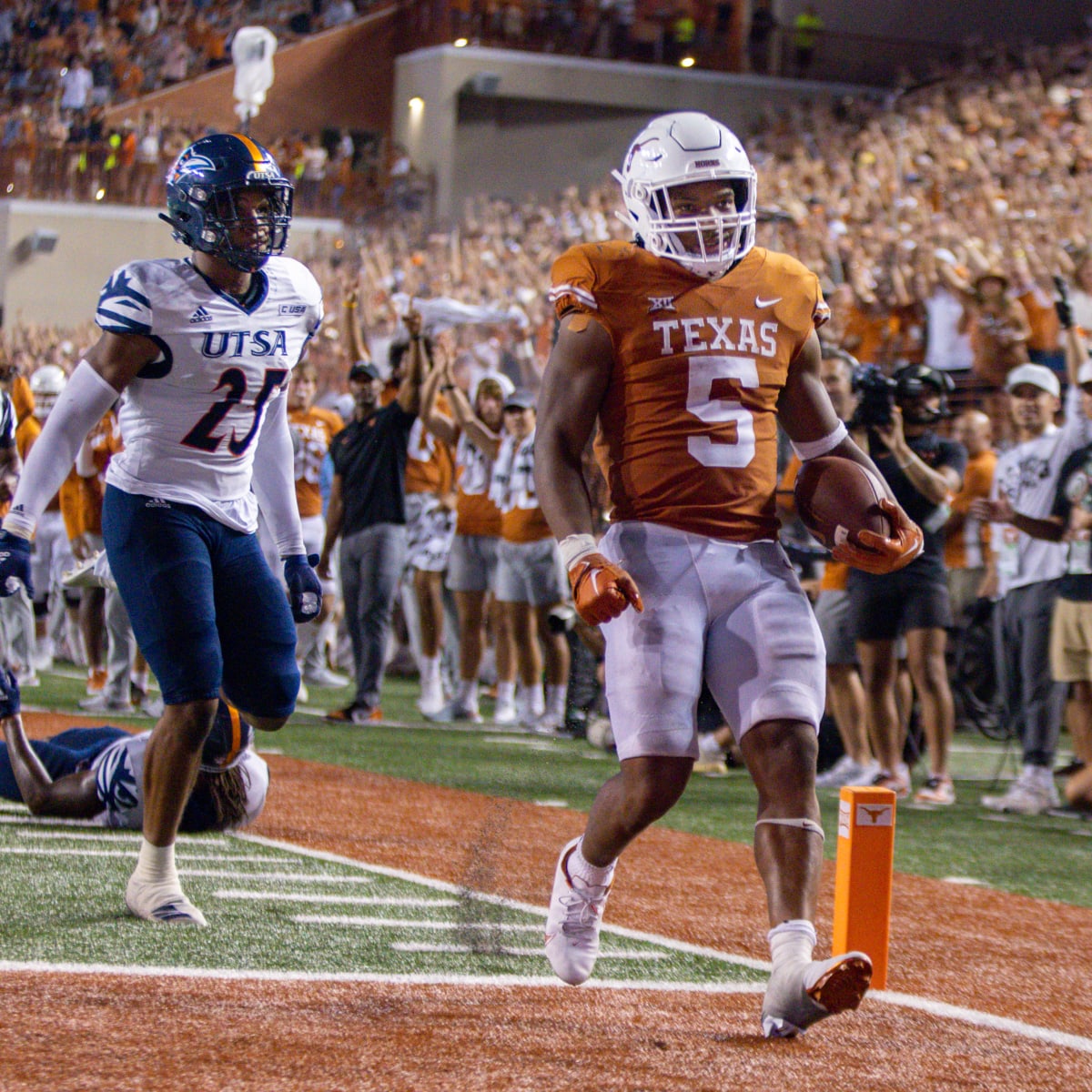 Falcons select Texas RB Bijan Robinson with No. 8 overall pick in