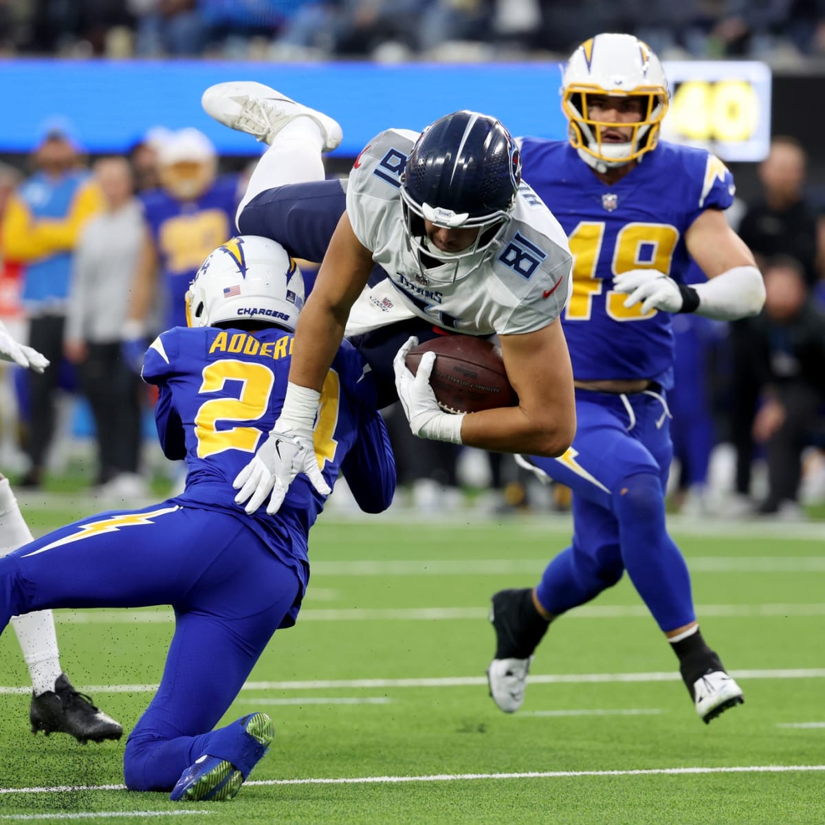 Raiders news: Las Vegas signs tight end Austin Hooper - Silver And