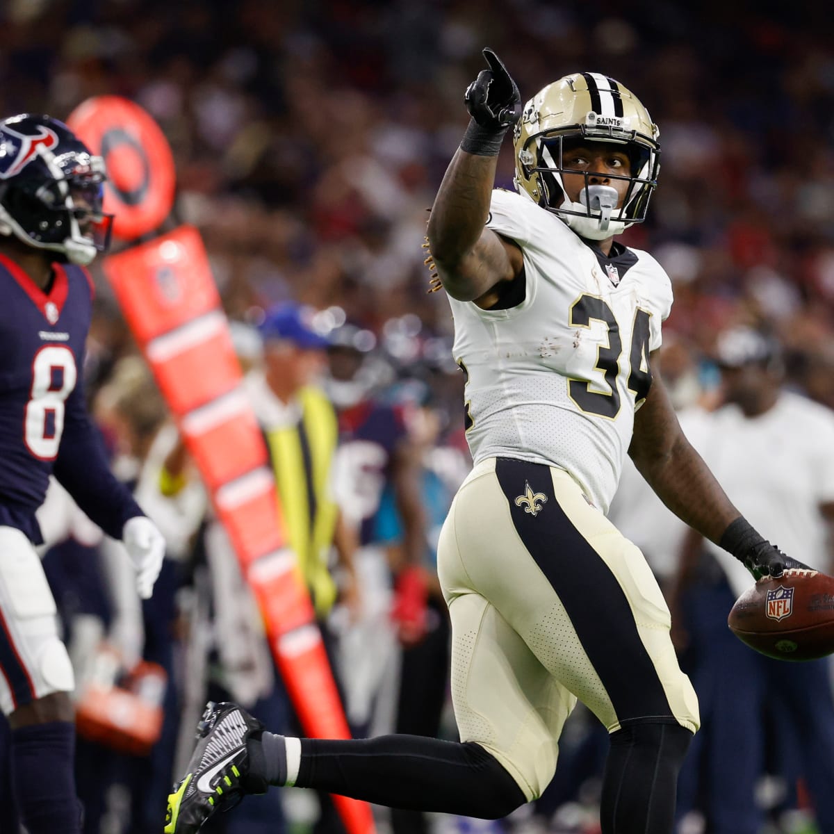 Denver Broncos running back Tony Jones Jr.'s TD run extends Broncos' lead  to 23-0 over Los Angeles Rams