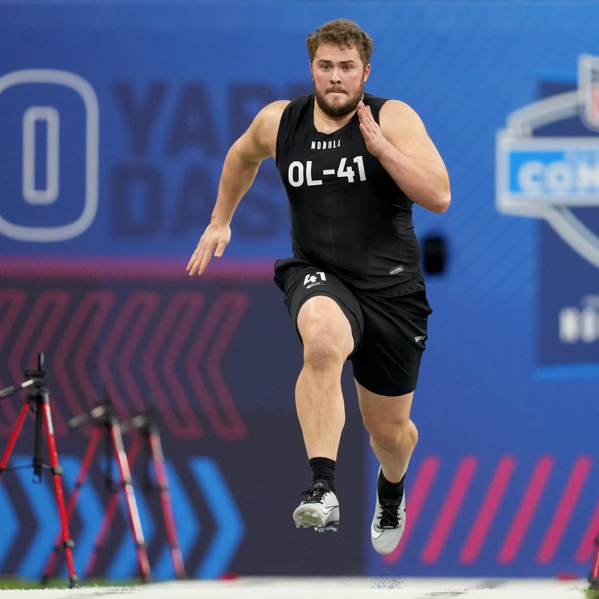 Photo Gallery: NFL Draft Picks Walkin' the Walk on Red Carpet in Kansas  City - Sports Illustrated Tennessee Titans News, Analysis and More