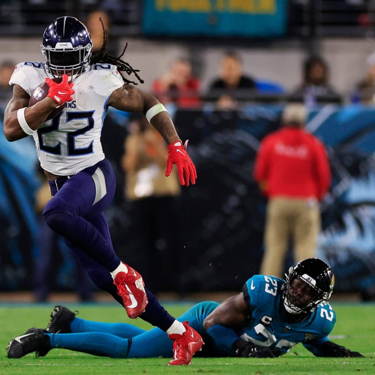 Tennessee Titans: Derrick Henry Showcases Stiff-Arm Once Again - Sports  Illustrated Tennessee Titans News, Analysis and More