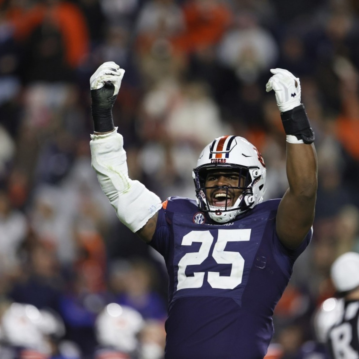 Jacksonville Jaguars sign former Auburn defensive lineman 