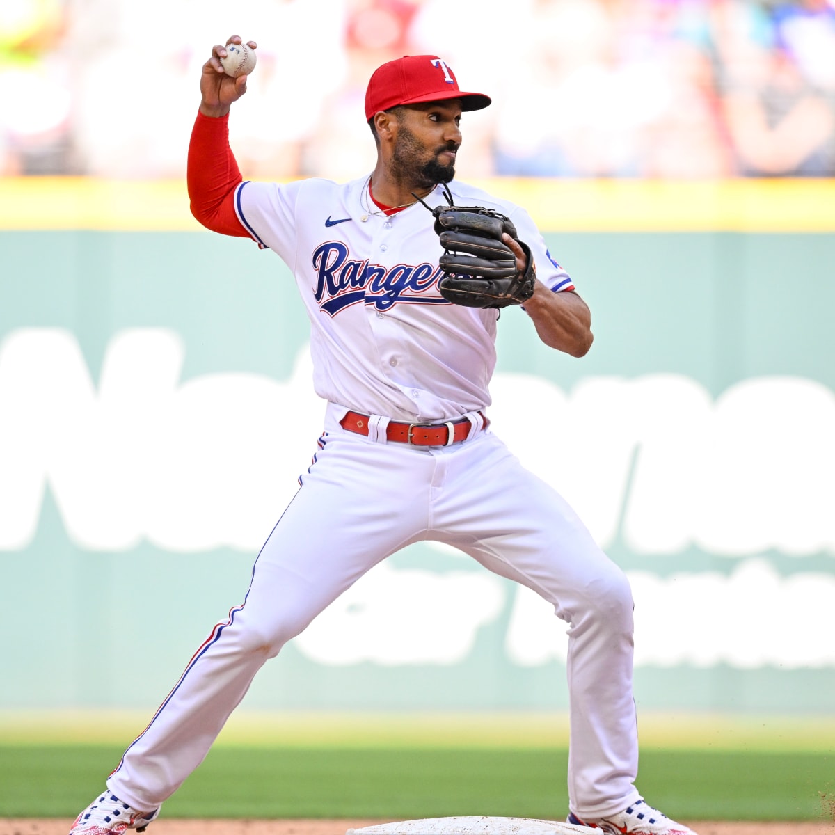 Texas Rangers Rookie Evan Carter Gets First MLB Home Run Ball, Not Sure  Where to Keep It - Sports Illustrated Texas Rangers News, Analysis and More