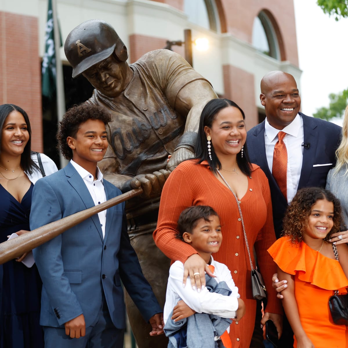 Trustees approve construction of Frank Thomas statue - The Auburn