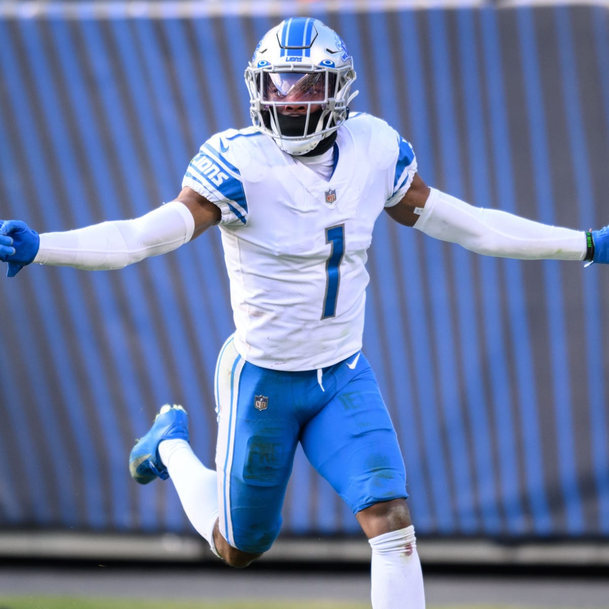 AP source: Lions trade Okudah to Falcons for 5th-round pick