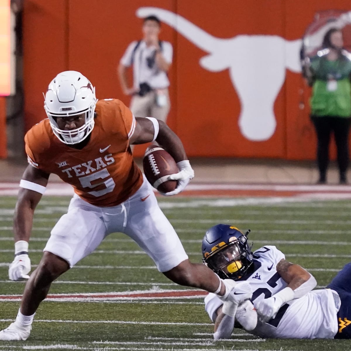 LaDainian Tomlinson offers high praise to Cowboys running back Tony Pollard  - On3