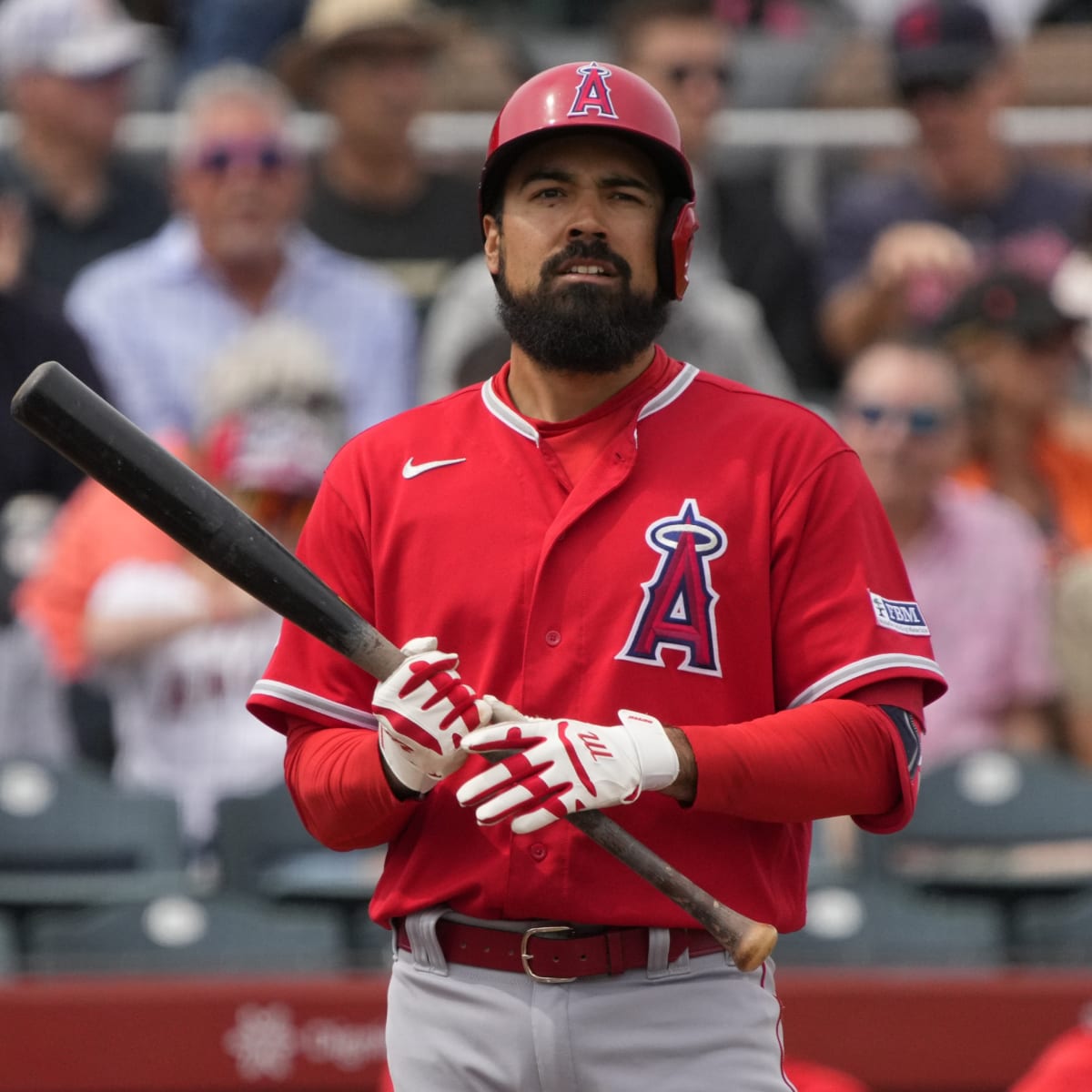 Washington Nationals' Anthony Rendon can't catch a ball hit by St