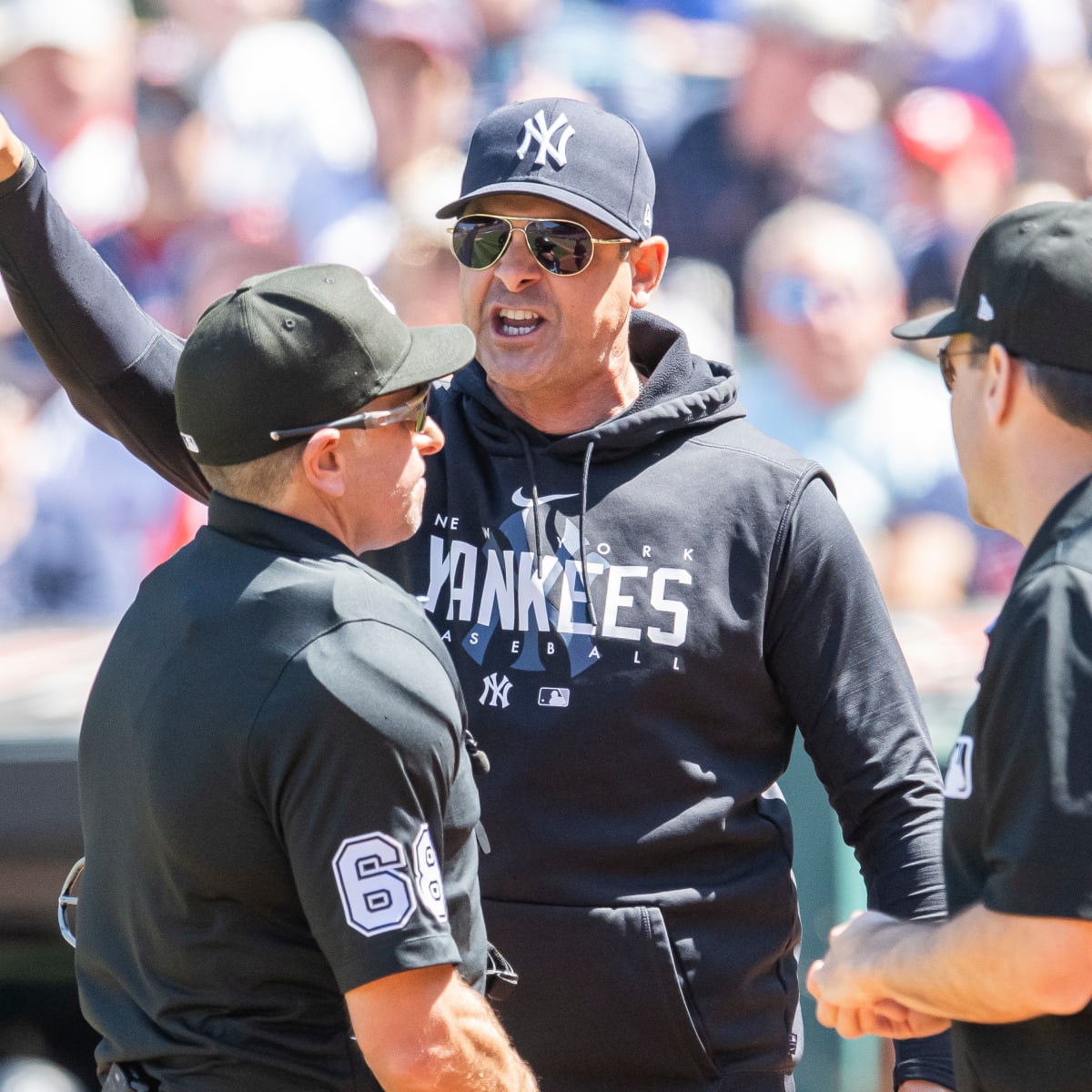 Yankees manager Aaron Boone puts on show after getting ejected
