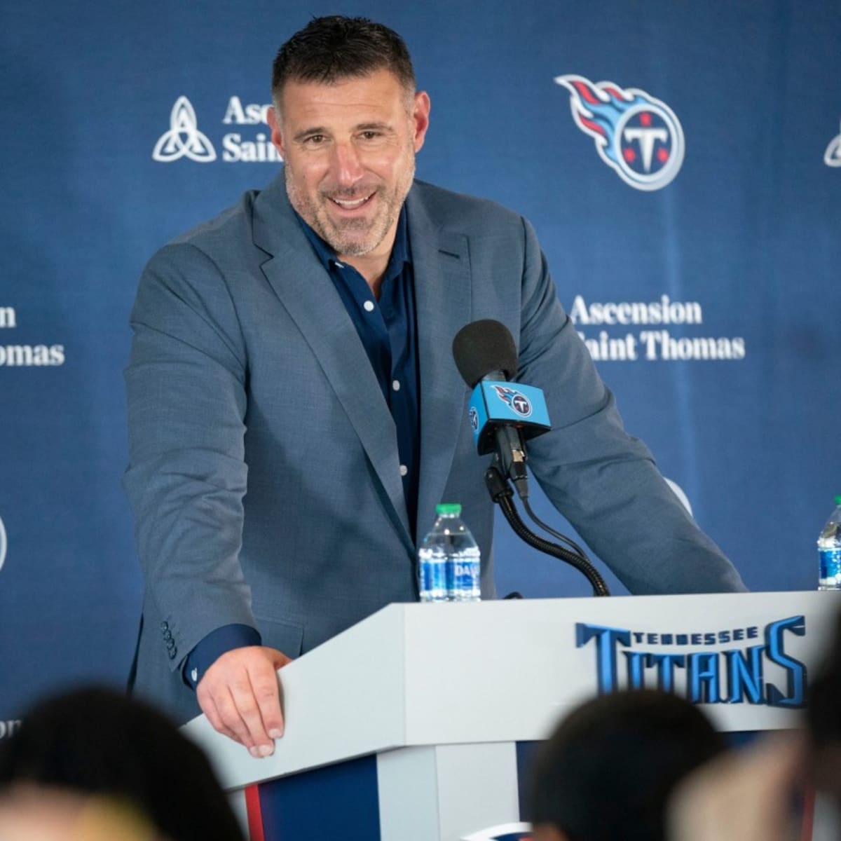 The Tennessee Titans unveil their new set of uniforms - ESPN