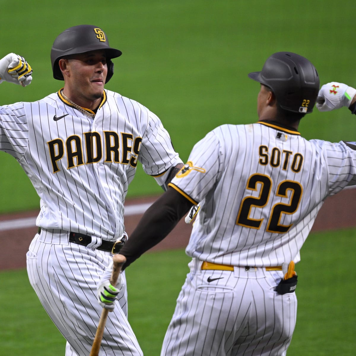 Juan Soto, Fernando Tatis Jr. deliver big-swinging statement for Padres at  Yankee Stadium - The Boston Globe