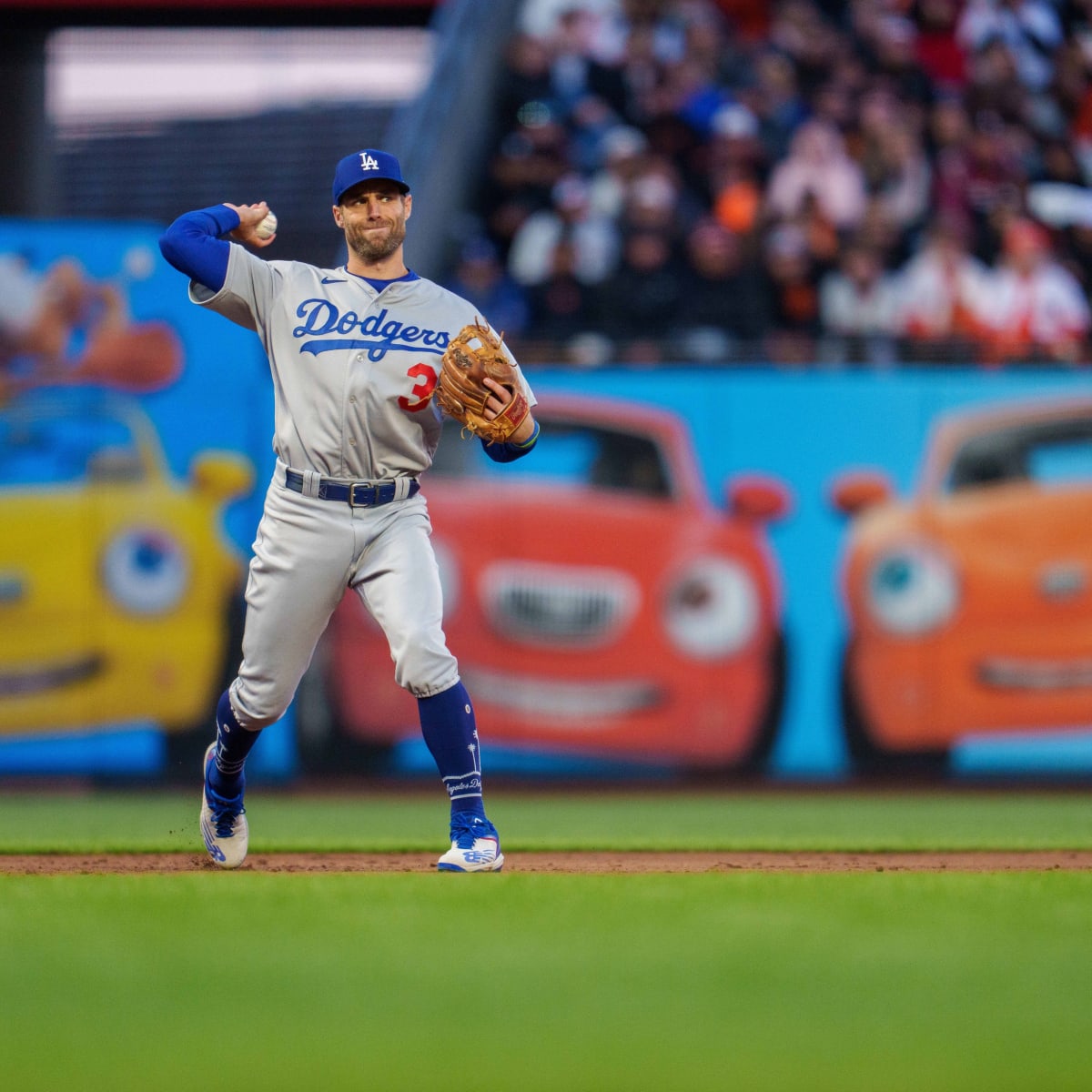 Injured Dodger Fan Favorite Gavin Lux Has Awesome Interaction with  Legendary Lakers Guard - Inside the Dodgers