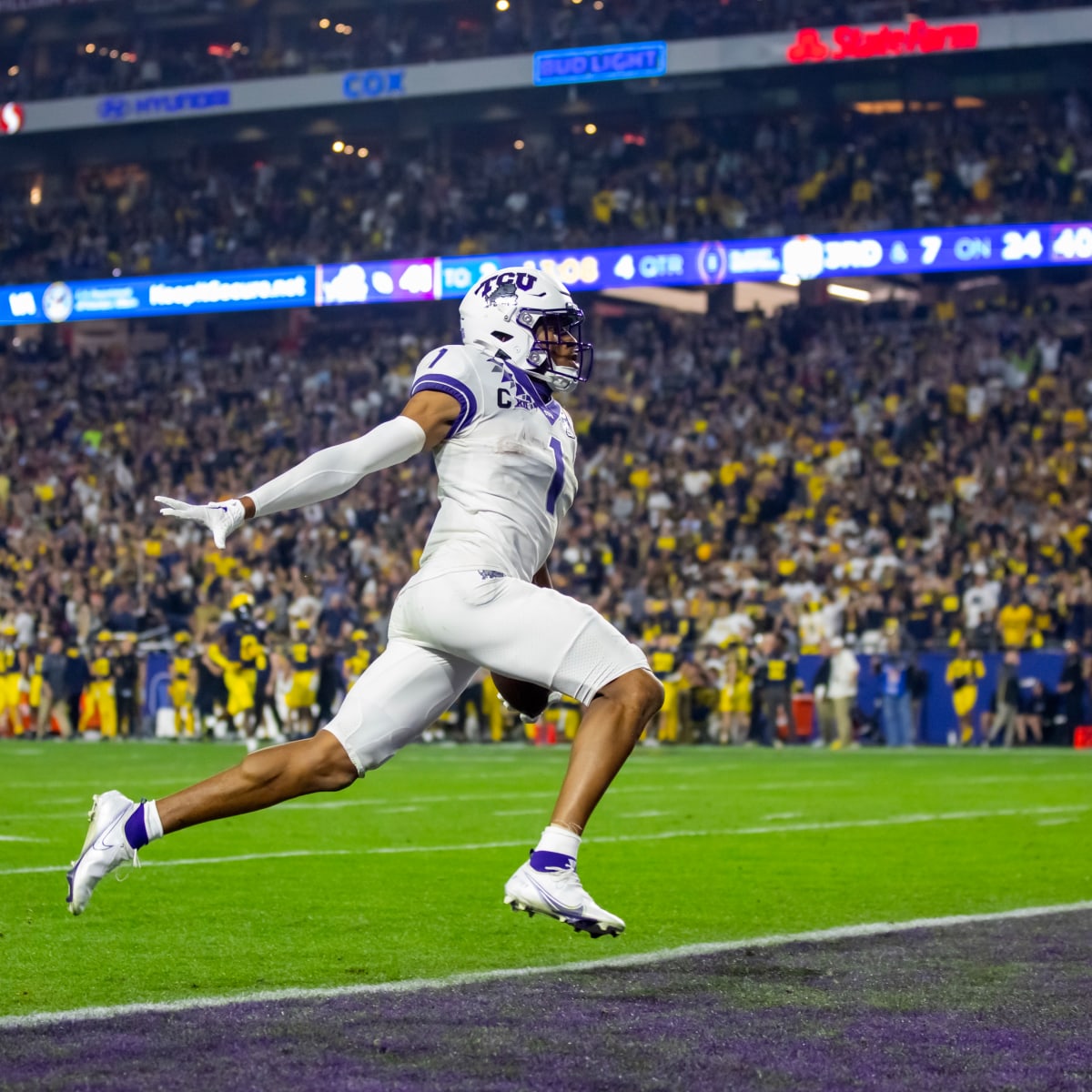 'Just a little hype': Inside TCU WR Quentin Johnston's NFL draft party at  Dave & Buster's