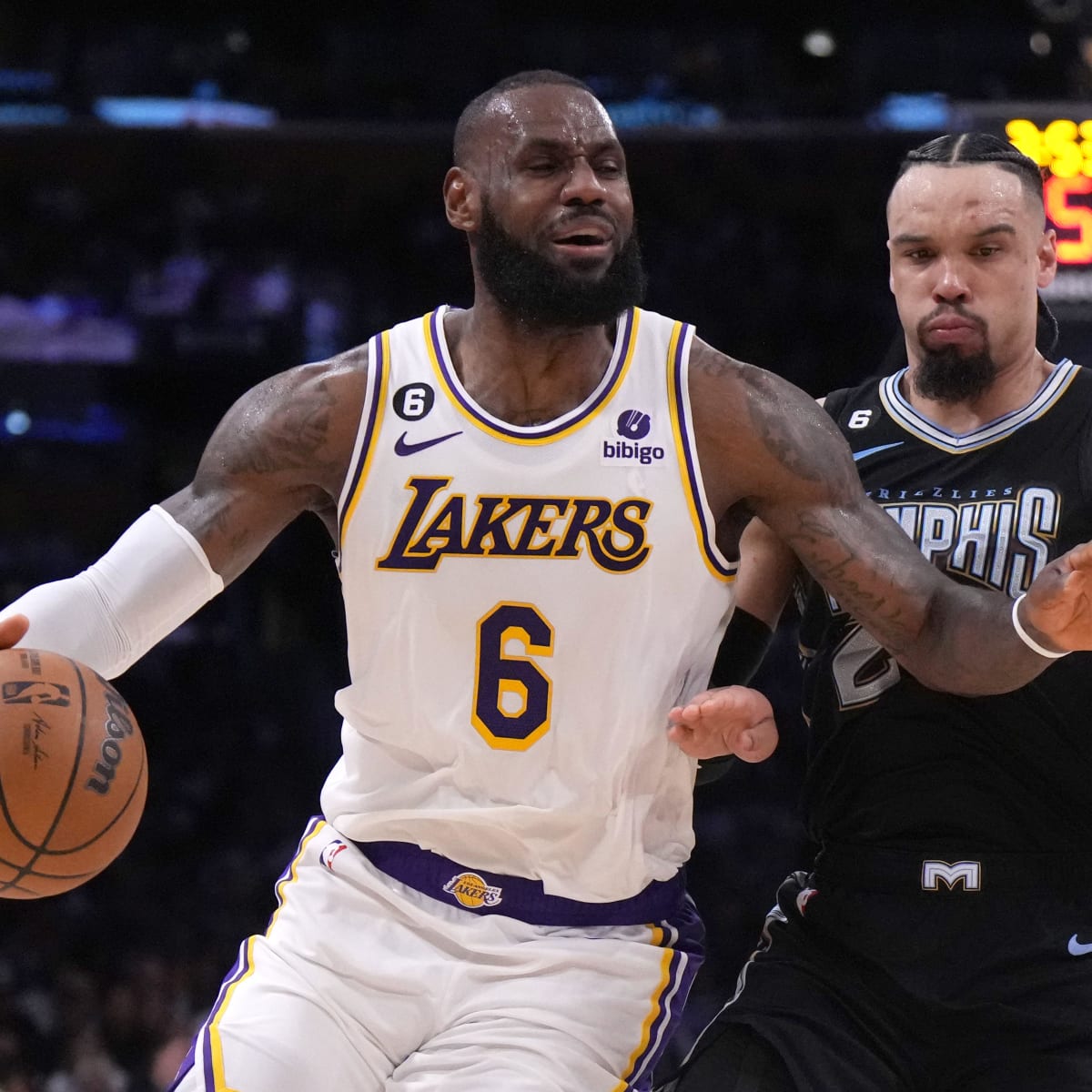 LeBron James attends Lakers training session with a t-shirt of