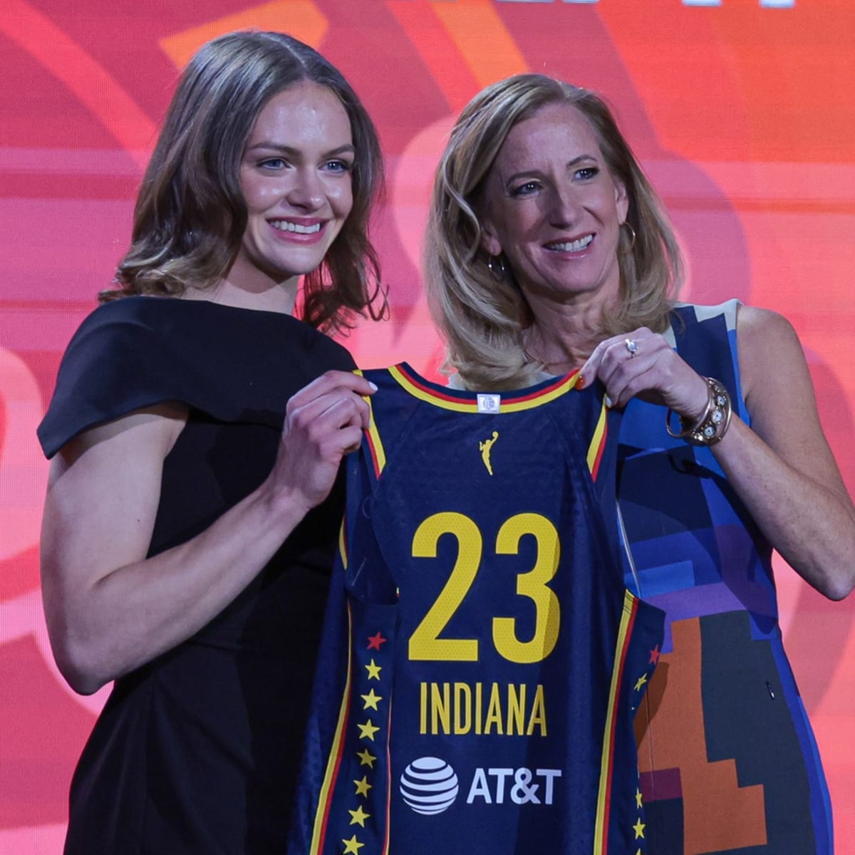 Indiana Women's Basketball: Lenée Beaumont Mirrors All-Time Leading Scorer  Tyra Buss - Sports Illustrated Indiana Hoosiers News, Analysis and More