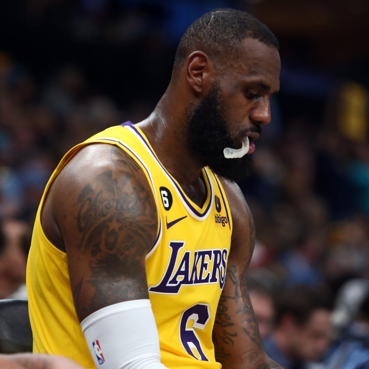 LeBron James decide, Lakers bate Grizzlies na prorrogação e fica a