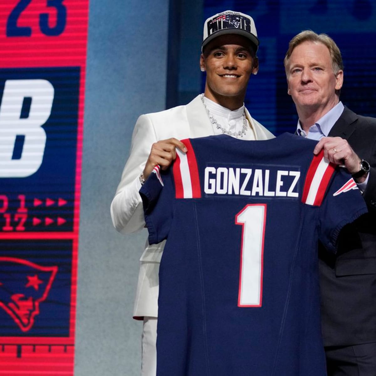 NFL Draft footage shows Patriots discuss trade with Commanders